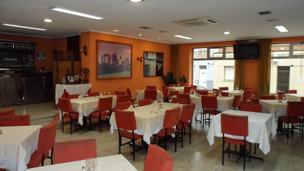 Hostal Coruna Astorga Extérieur photo