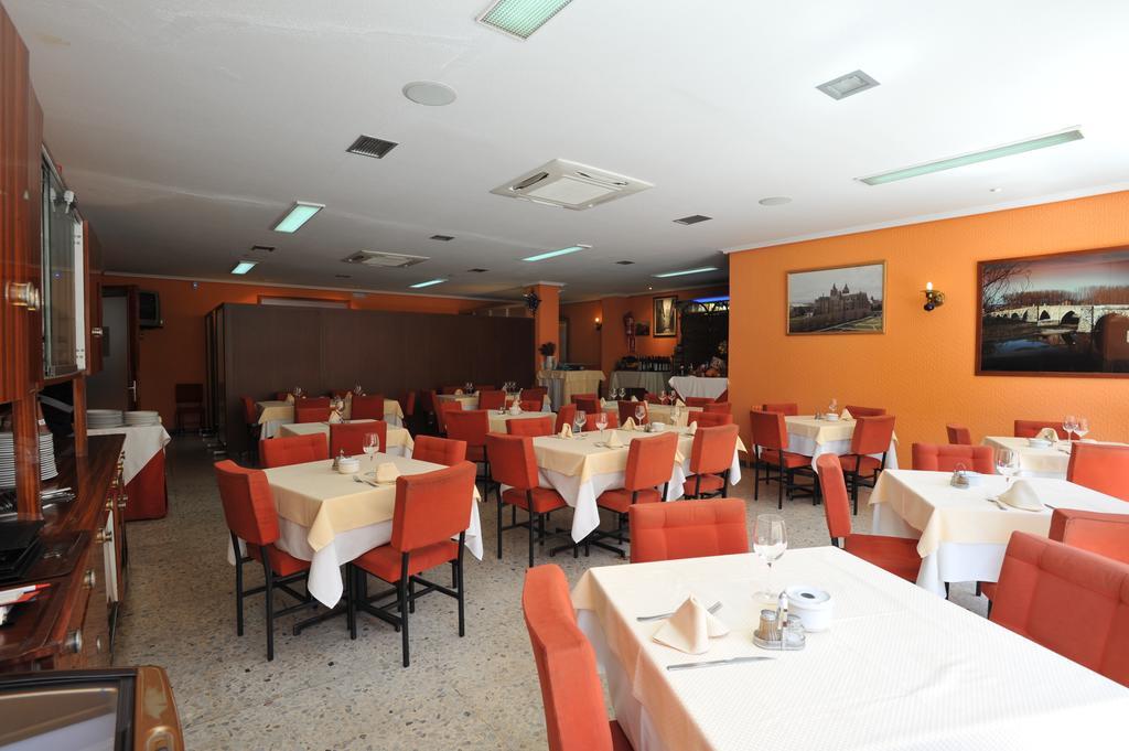 Hostal Coruna Astorga Extérieur photo